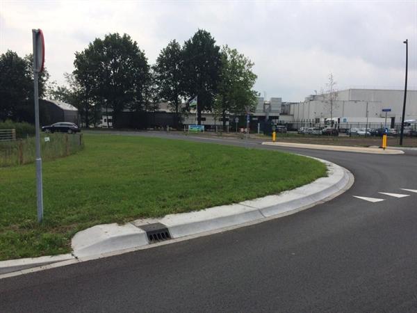 rotondegeleidebandenbenjerrysijsfabriekhellendoorn04