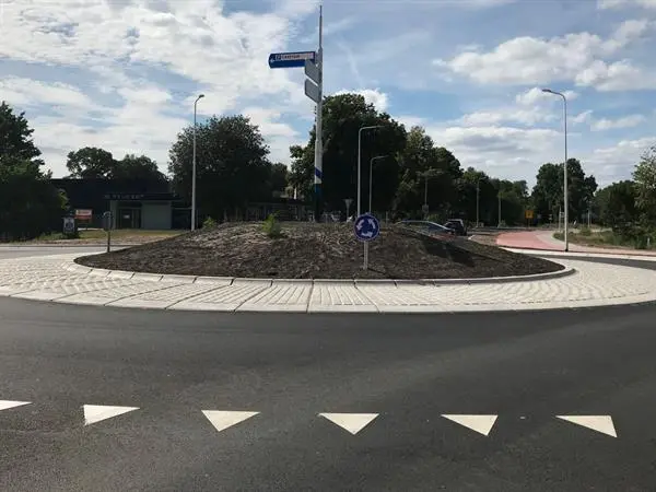 rotondecobblestonsgrijsmetrotondebandommen