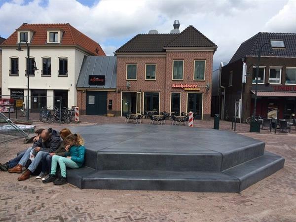 parkbandpodiumlogoinbetonheerde01