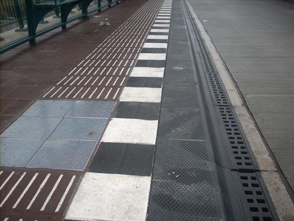 busperronfundadrainheerde03