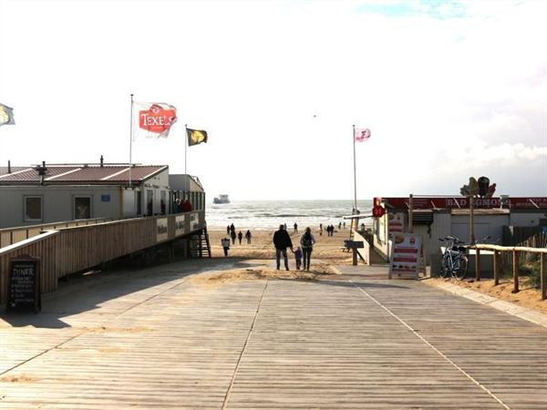 strandopgangegmondaanzee072