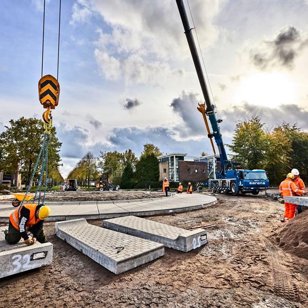 Leicon prefab rotonde rammelstrook elementen krijgen een tweede leven in Almere | Leicon Verkeersgeleiding