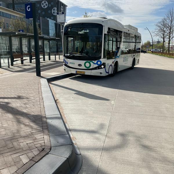 Busperronbanden toegepast bij nieuw busstation Lelystad | Leicon Verkeersgeleiding