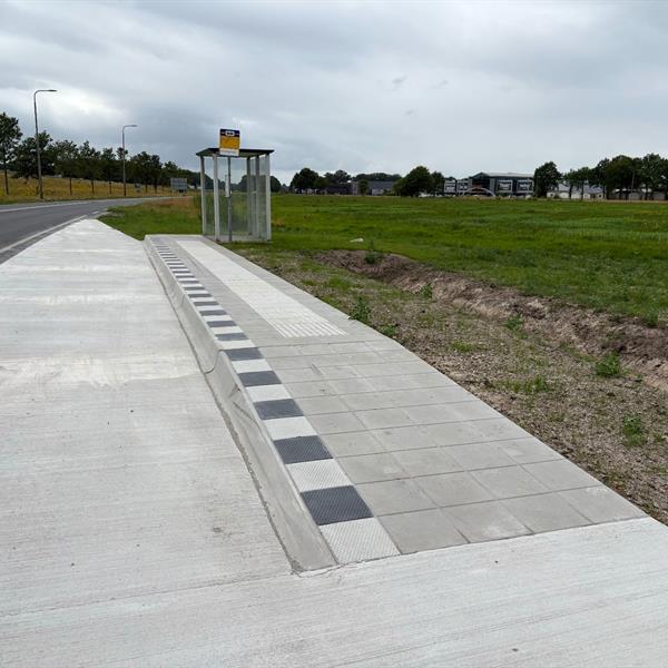 Nieuwe volledig toegankelijke bushaltes in Rogat | Leicon Verkeersgeleiding